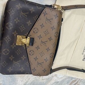 Louis Vuitton POCHETTE METIS REVERSE Monogram